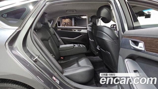 Genesis G80 2018 — photo 17