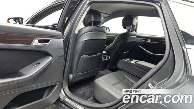 Genesis G80 2018 — photo 18