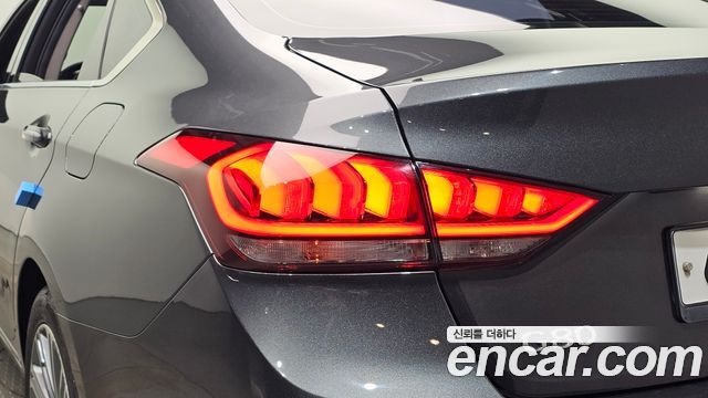 Genesis G80 2018 — photo 9