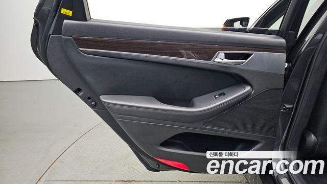 Genesis G80 2018 — photo 15