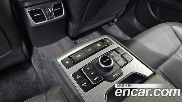 Genesis G80 2018 — photo 29