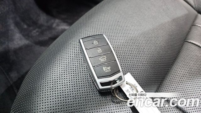 Genesis G80 2018 — photo 30
