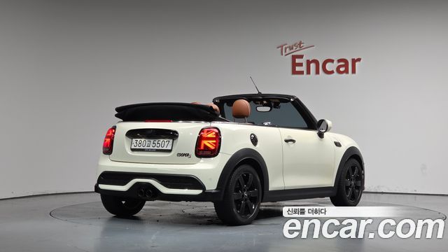 Mini Cooper Convertible 2022 — photo 2