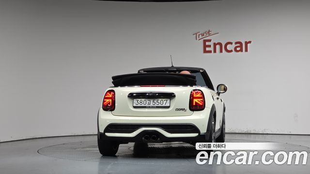 Mini Cooper Convertible 2022 — photo 4