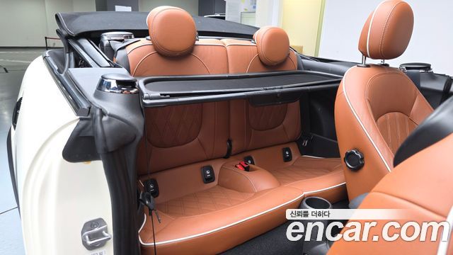 Mini Cooper Convertible 2022 — photo 17