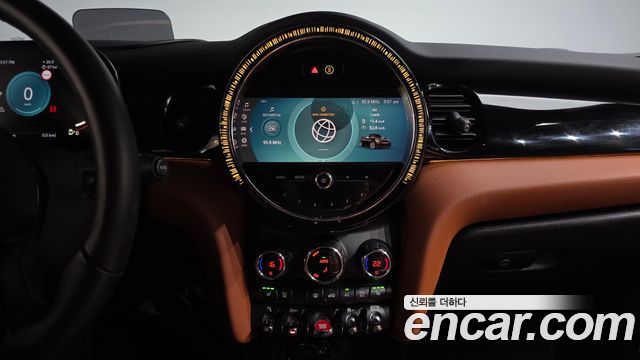Mini Cooper Convertible 2022 — photo 20