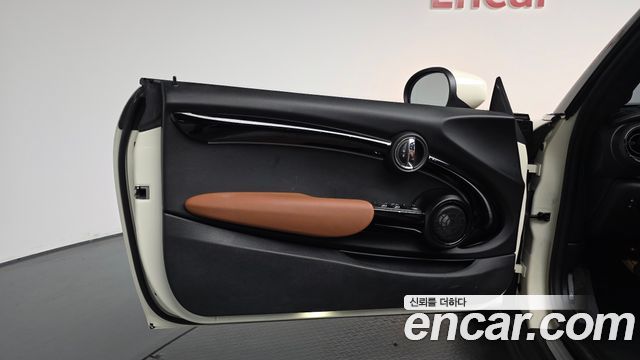 Mini Cooper Convertible 2022 — photo 14