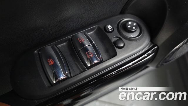 Mini Cooper Convertible 2022 — photo 33