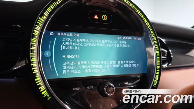 Mini Cooper Convertible 2022 — photo 34