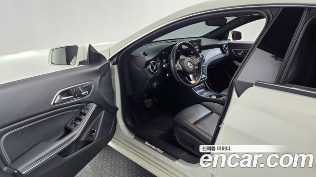 Mercedes-Benz CLA-Class 2018 — photo 10