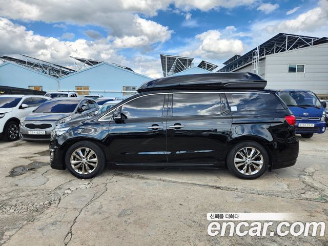 Kia Canival 2017 — photo 4