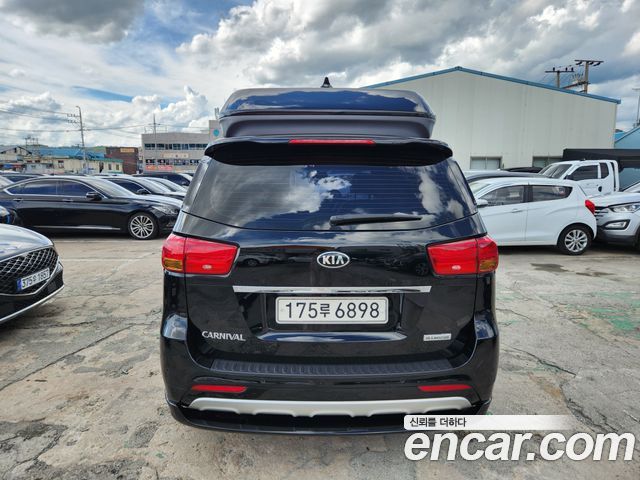 Kia Canival 2017 — photo 8