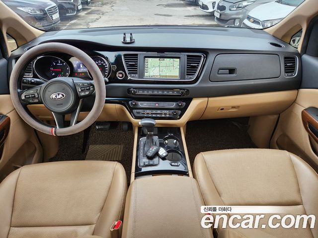 Kia Canival 2017 — photo 10