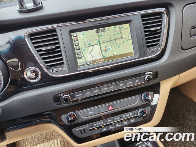 Kia Canival 2017 — photo 18