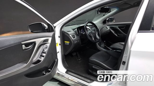 Hyundai AVANTE 2016 — photo 10