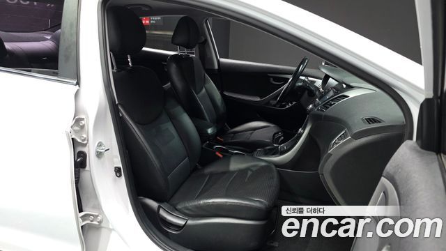 Hyundai AVANTE 2016 — photo 11
