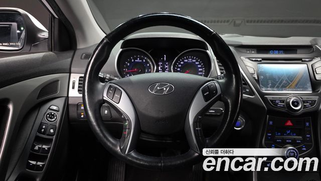 Hyundai AVANTE 2016 — photo 13