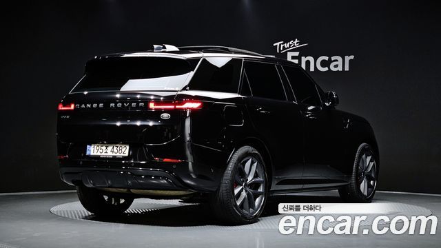Land Rover Range Rover Sport 2023 — photo 2
