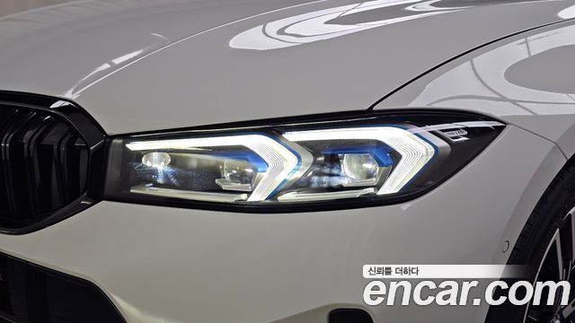 BMW 3-Series 2023 — photo 8