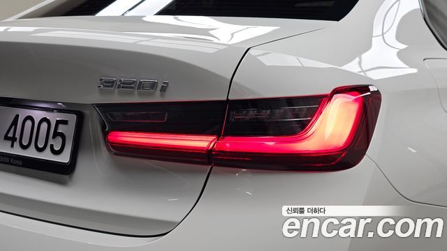 BMW 3-Series 2023 — photo 9