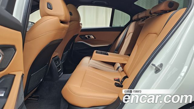 BMW 3-Series 2023 — photo 16
