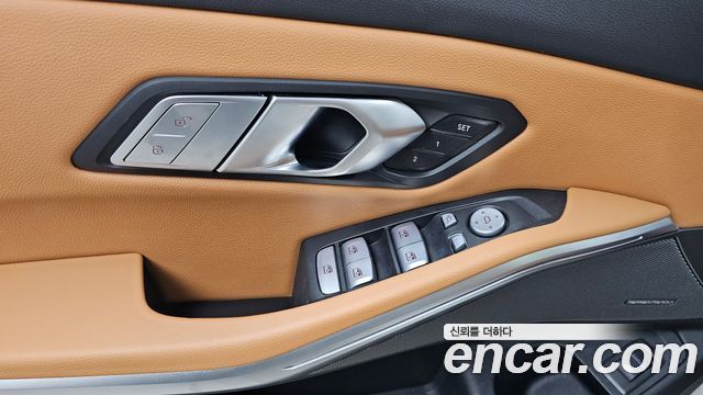 BMW 3-Series 2023 — photo 27