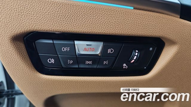 BMW 3-Series 2023 — photo 28