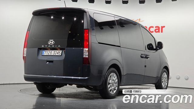 Hyundai Staria 2025 — photo 2