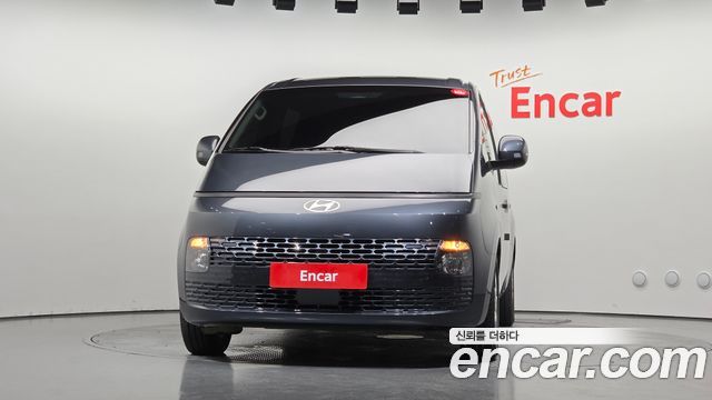 Hyundai Staria 2025 — photo 3