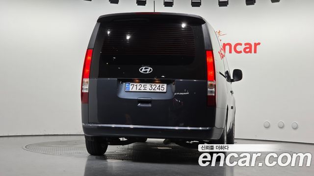 Hyundai Staria 2025 — photo 4