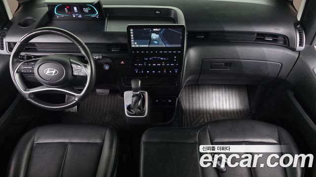 Hyundai Staria 2025 — photo 10
