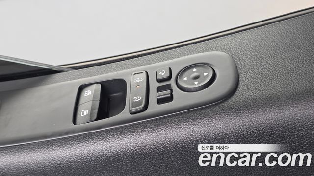 Hyundai Staria 2025 — photo 17