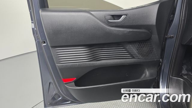 Hyundai Staria 2025 — photo 14