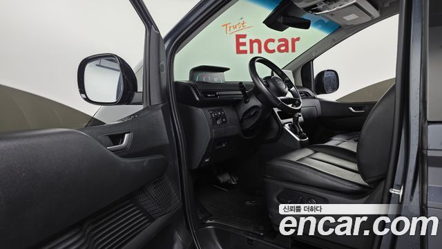 Hyundai Staria 2025 — photo 16
