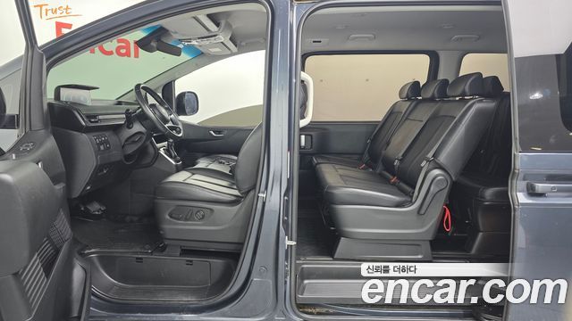 Hyundai Staria 2025 — photo 27