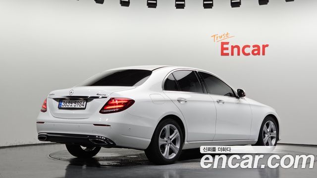 Mercedes-Benz E-Class 2017 — photo 2