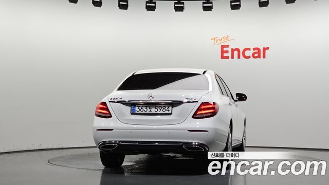 Mercedes-Benz E-Class 2017 — photo 4