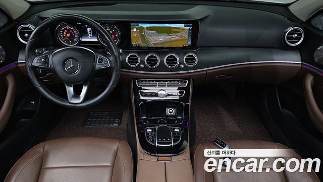 Mercedes-Benz E-Class 2017 — photo 10