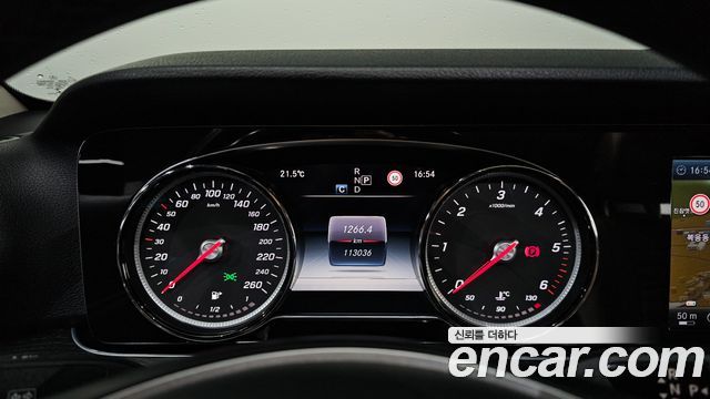 Mercedes-Benz E-Class 2017 — photo 11