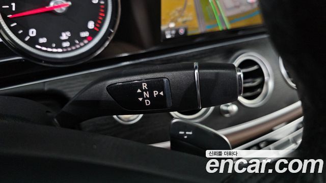Mercedes-Benz E-Class 2017 — photo 12