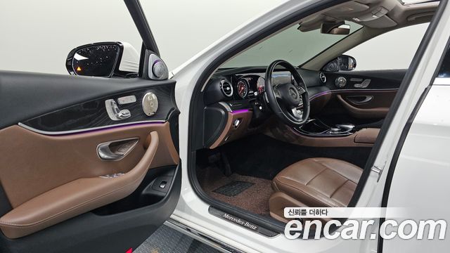 Mercedes-Benz E-Class 2017 — photo 13