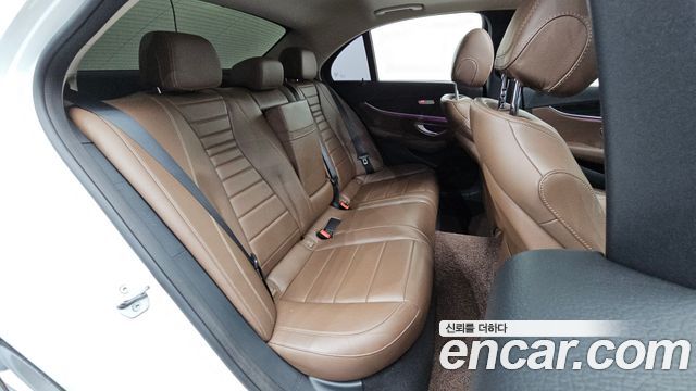 Mercedes-Benz E-Class 2017 — photo 17