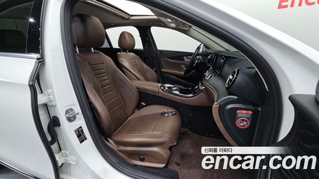 Mercedes-Benz E-Class 2017 — photo 18