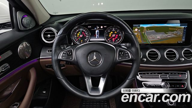 Mercedes-Benz E-Class 2017 — photo 19