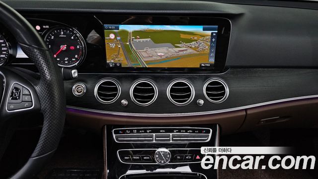 Mercedes-Benz E-Class 2017 — photo 20