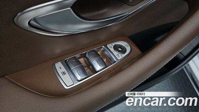 Mercedes-Benz E-Class 2017 — photo 23