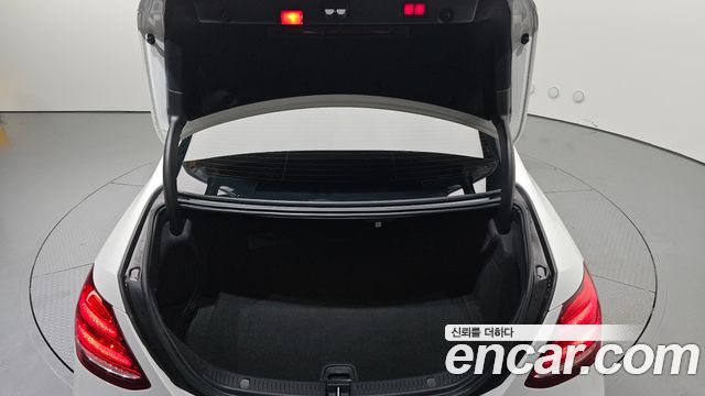 Mercedes-Benz E-Class 2017 — photo 26