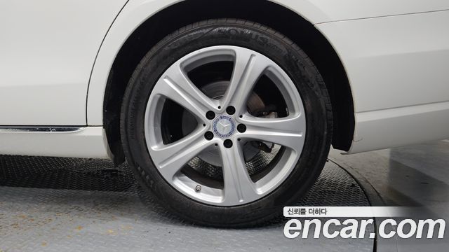 Mercedes-Benz E-Class 2017 — photo 7