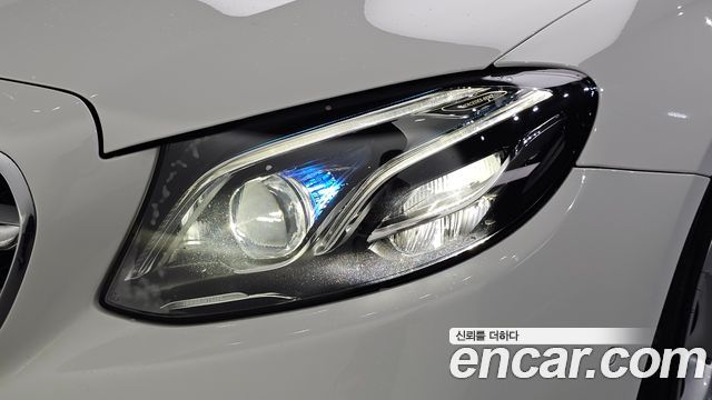Mercedes-Benz E-Class 2017 — photo 8