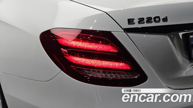 Mercedes-Benz E-Class 2017 — photo 9